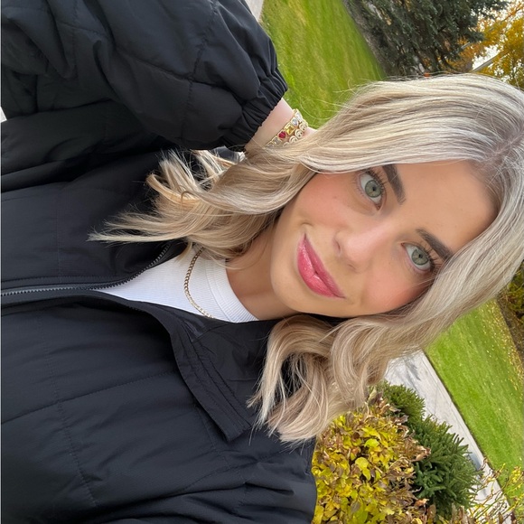 Meet your Posher, Karlee - Picture 3 of 3